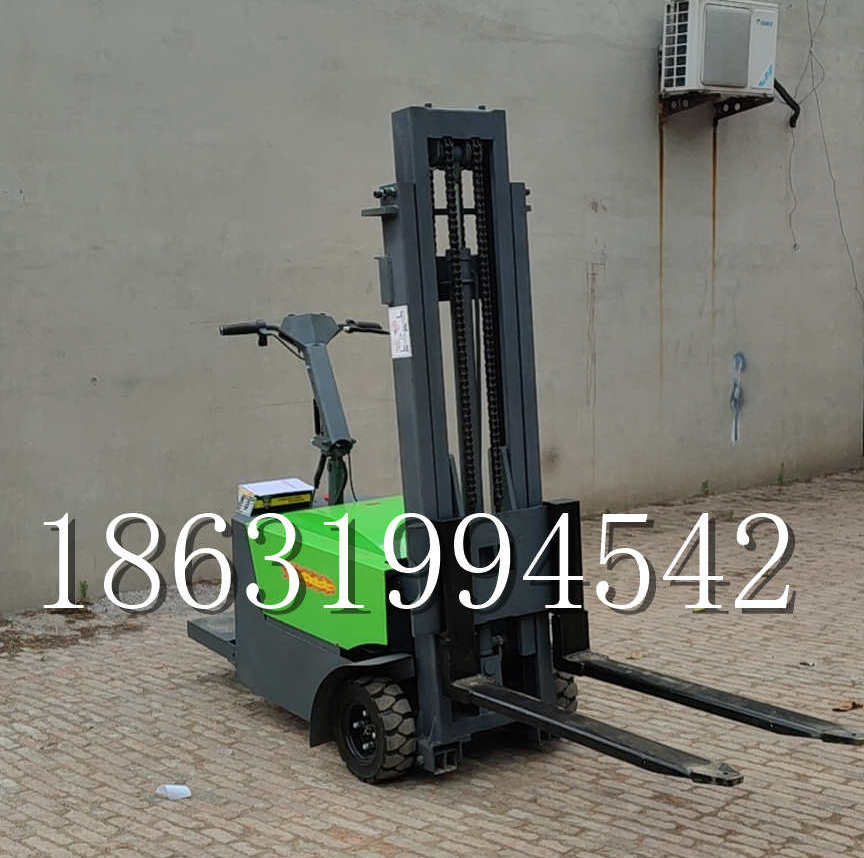 珲春市优程全电动叉车插腿式堆高车液压装卸车1.5吨升高小型站驾式铲车